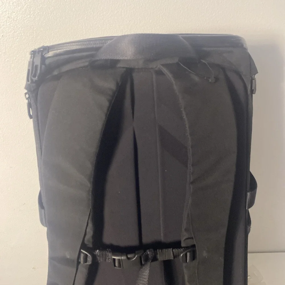 Lululemon More Miles Backpack One Size 25.5L Black 17